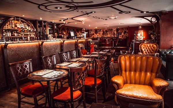 Soirée jeux et cocktails au Dernier Bar Avant la Fin du Monde