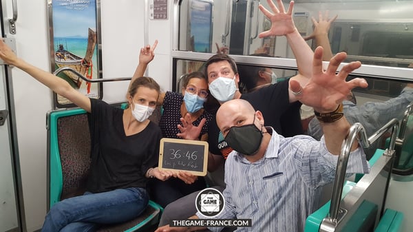 joueurs-escape-game-dans-rame-de-metro