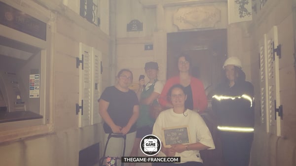 joueurs-escape-game-dans-tremblement-de-terre