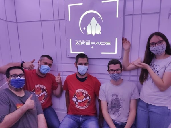 joueurs-escape-game-dans-mission-spatiale