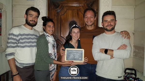 joueurs-escape-game-dans-tremblement-de-terre 