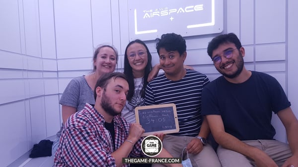 joueurs-escape-game-dans-mission-spatiale