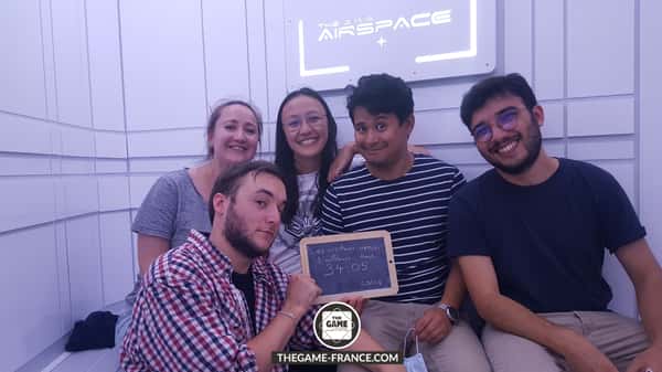 joueurs-escape-game-dans-mission-spatiale