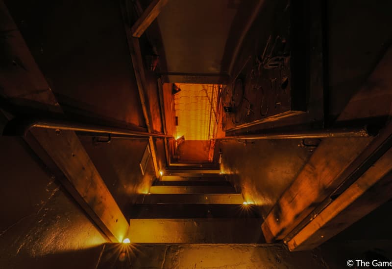 the-game-les-catacombes-escaliers