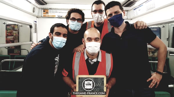 joueurs-escape-game-dans-rame-de-metro