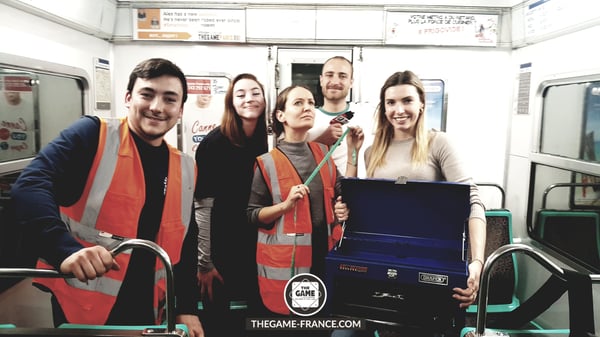 joueurs-escape-game-dans-rame-de-metro