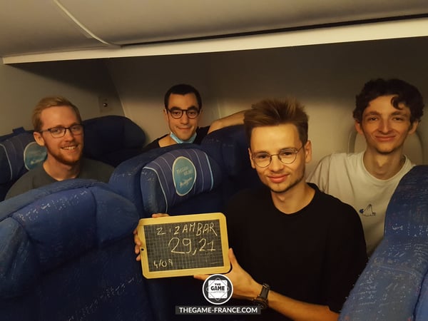 joueurs-escape-game-dans-avion