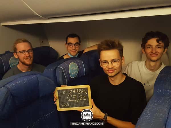 joueurs-escape-game-dans-avion