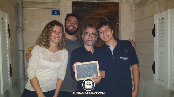 joueurs-escape-game-dans-tremblement-de-terre