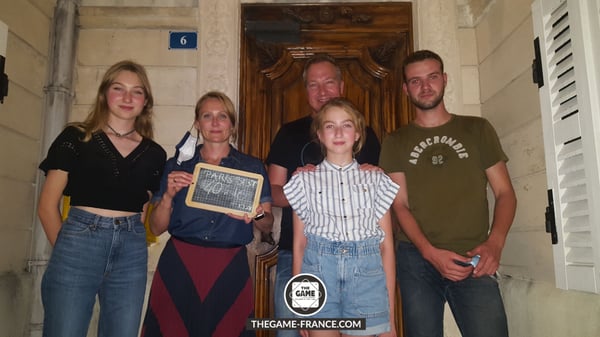 joueurs-escape-game-dans-tremblement-de-terre