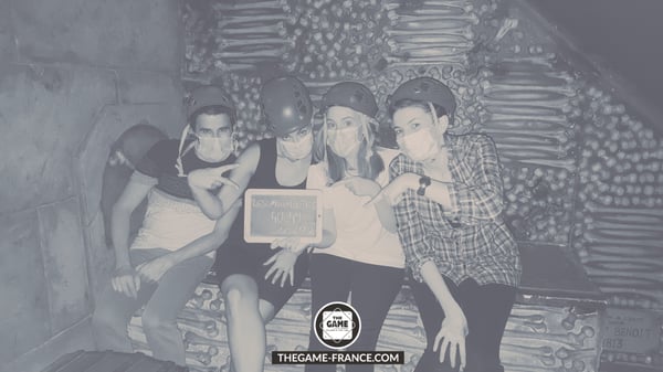 joueurs-escape-game-dans-catacombes 