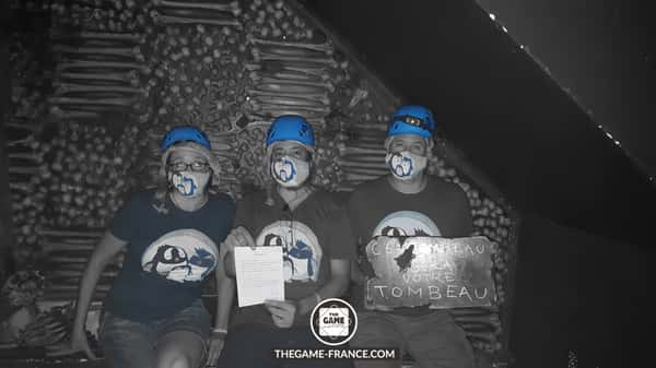 joueurs-escape-game-dans-catacombes 