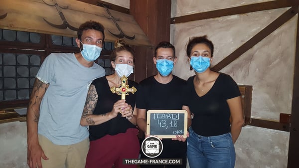 joueurs-escape-game-dans-tresor-des-templiers