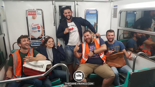 joueurs-escape-game-dans-rame-de-metro