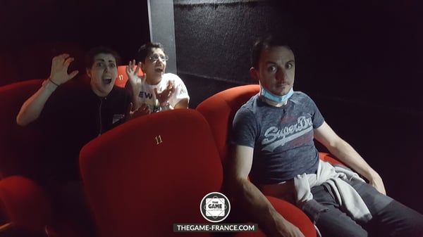 joueurs-escape-game-dans-les-sièges-au-cinema