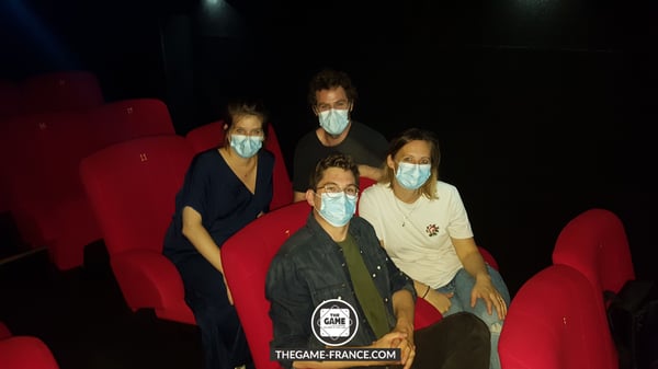 joueurs-escape-game-dans-les-sièges-au-cinema