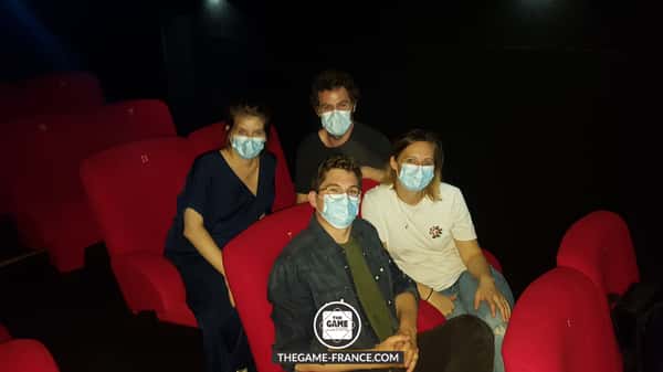 joueurs-escape-game-dans-les-sièges-au-cinema
