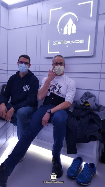 joueurs-escape-game-dans-mission-spatiale