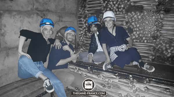 joueurs-escape-game-dans-catacombes 