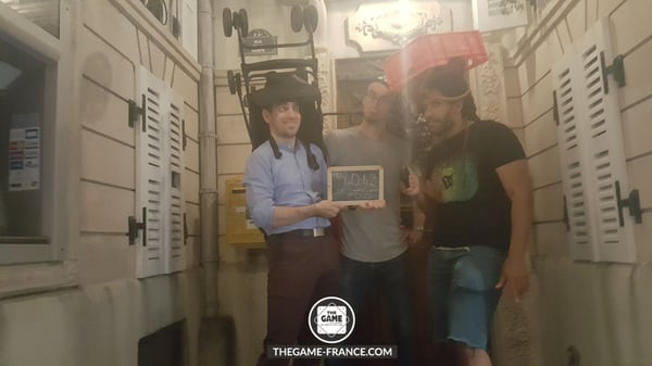 joueurs-escape-game-dans-tremblement-de-terre