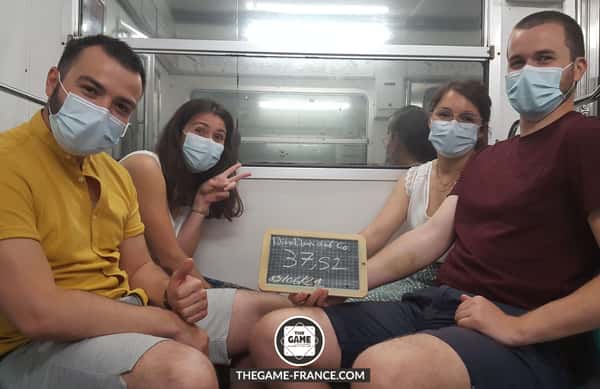 joueurs-escape-game-dans-rame-de-metro