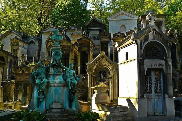 visite-nocturne-pere-lachese